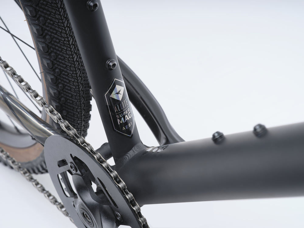 VAAST MODEL U/1 STREET 650B MATTE BLACK