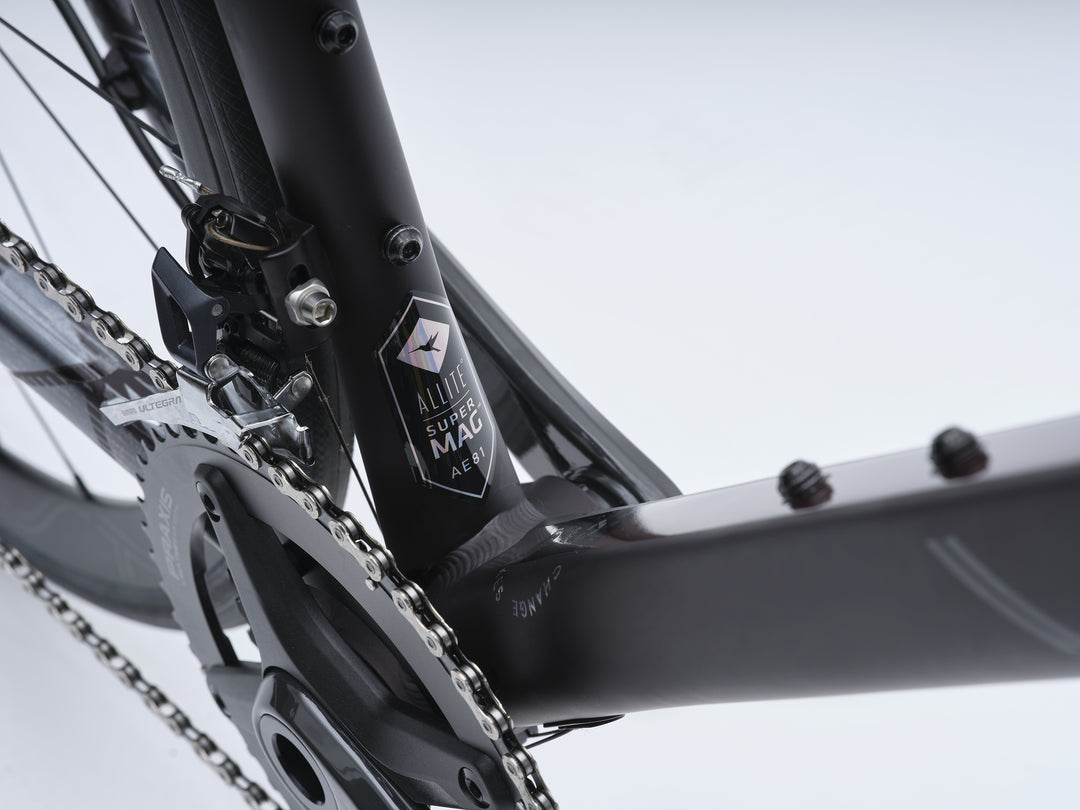 VAAST MODEL R/1 700C ULTEGRA BLACK CHERRY